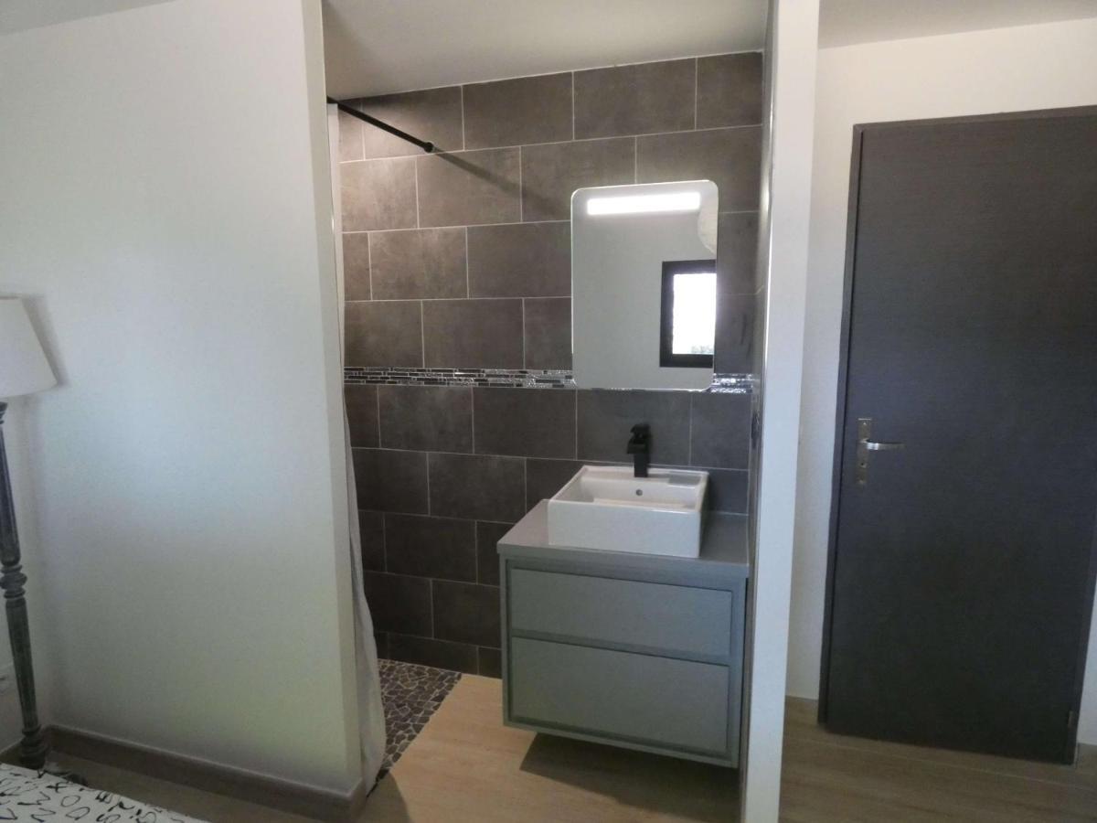 Proche Lac Du Salagou, Chambre Agreable Avec Salle D'Eau Et Wc Prive Lacoste  エクステリア 写真