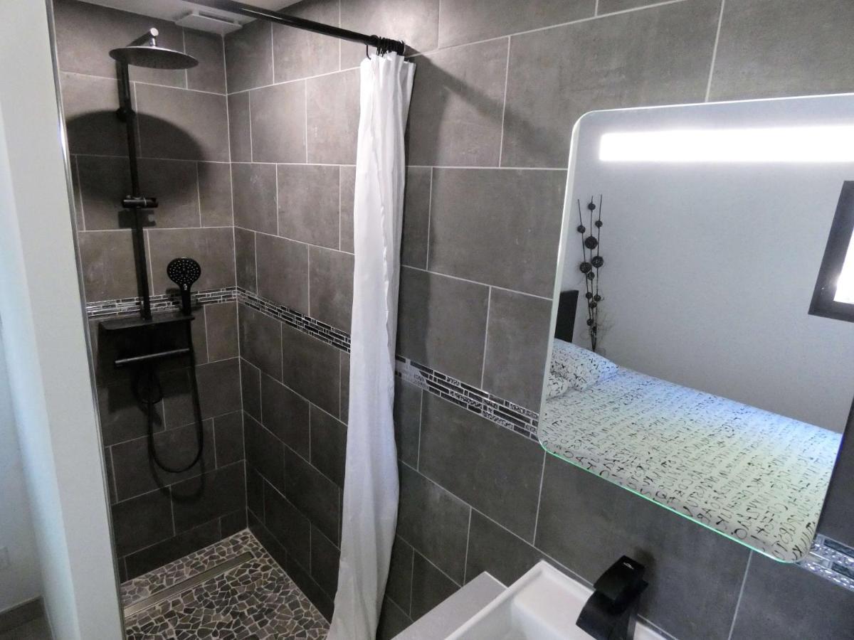 Proche Lac Du Salagou, Chambre Agreable Avec Salle D'Eau Et Wc Prive Lacoste  エクステリア 写真
